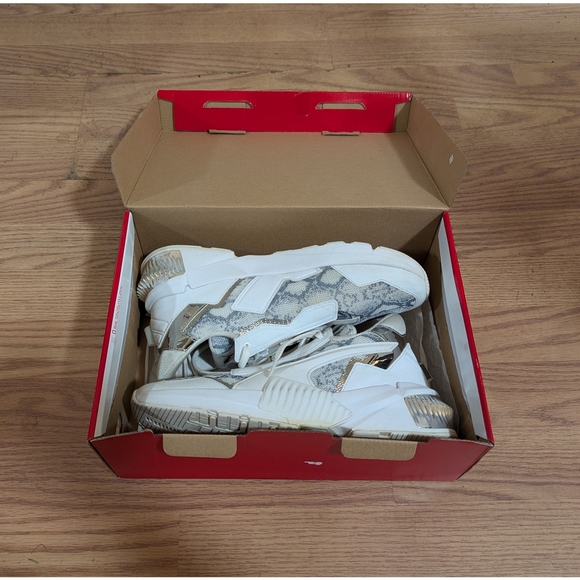 Puma White and Gray Sneakers | GUC - Picture 5 of 5